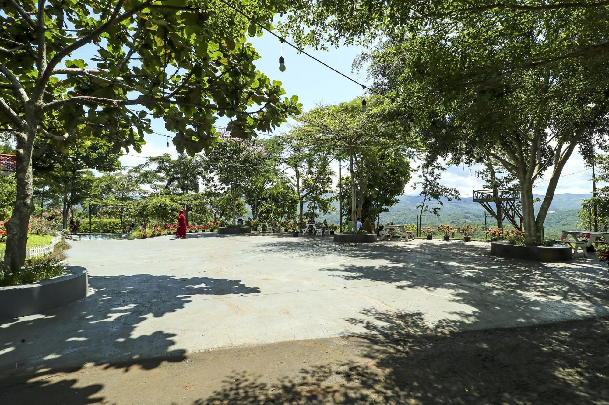 Oyo Homes 90956 Desa Wisata Guranteng Pendjalu Εξωτερικό φωτογραφία